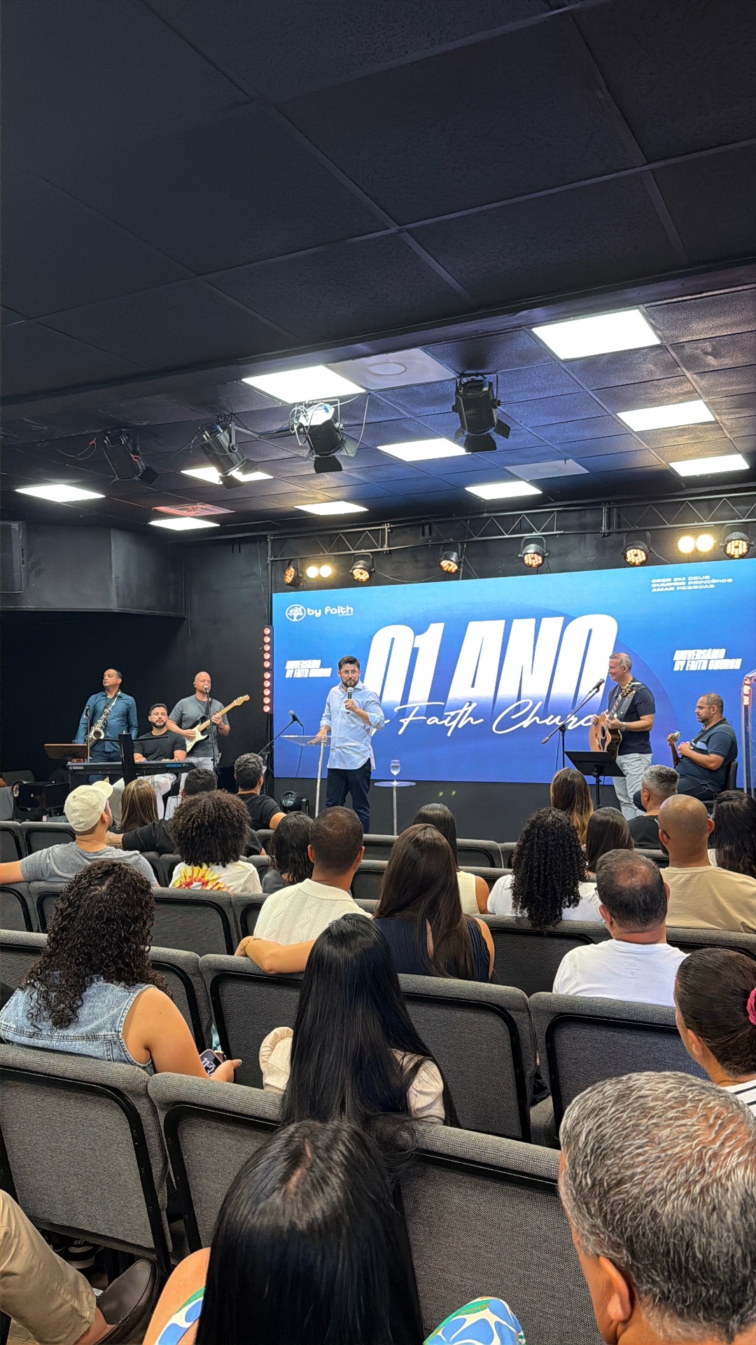 Culto de um ano da By Faith Church